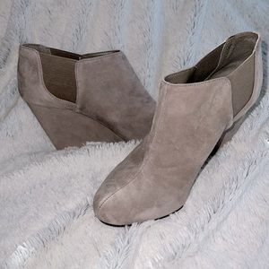 Brand New - Vince Camuto “Dollys” Wedge Bootie. Size 8M Smokey Taupe